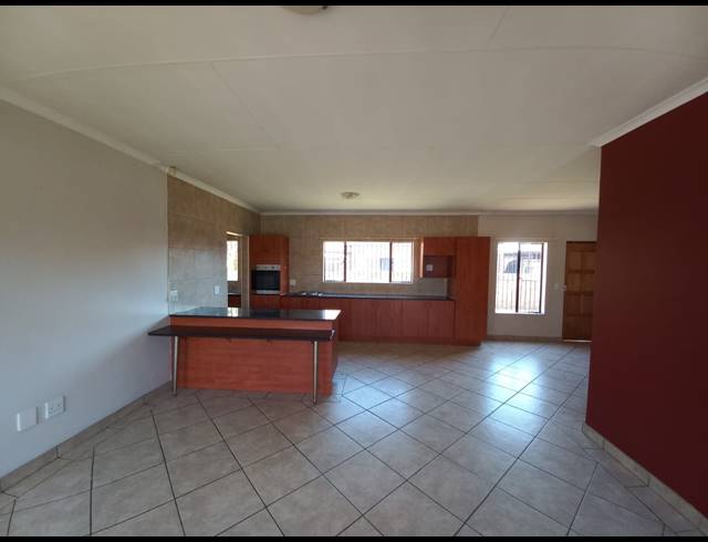 3 BEDROOM HOUSE FOR SALE IN DENNEOORD